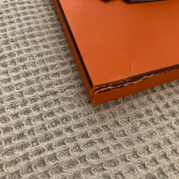 Stunning 2003 Hermes Silk Scarf - Red Border - perfect condition, with box - Picture 3 of 6